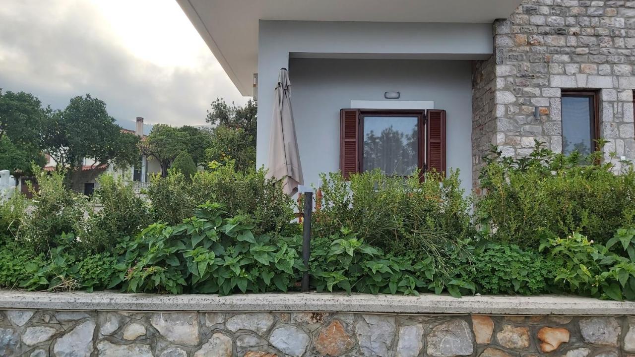 Light Blue House 3 Apartments Poúlithra Exterior foto