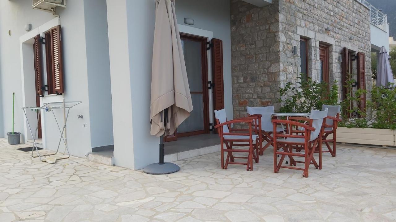 Light Blue House 3 Apartments Poúlithra Exterior foto