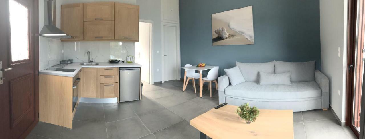 Light Blue House 3 Apartments Poúlithra Exterior foto